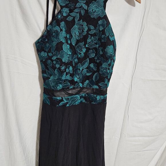 Size 9 green and black‎ - Picture 1 of 4